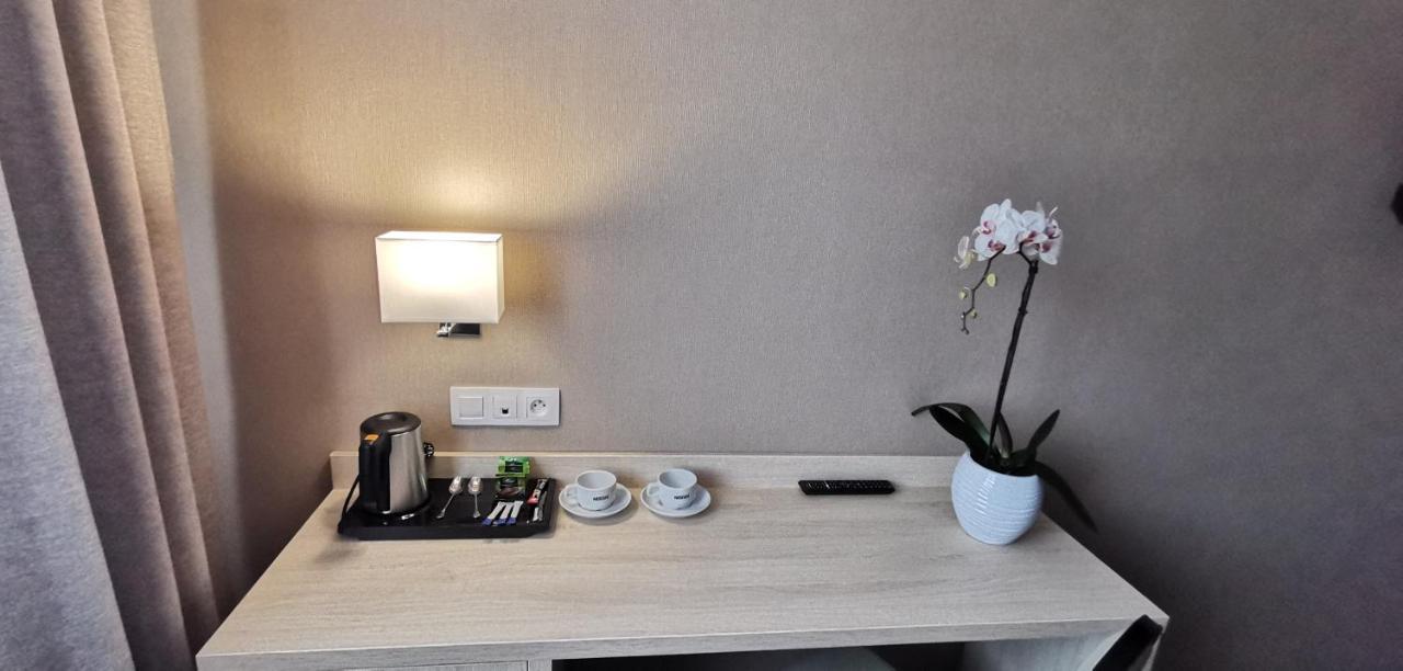Hotel Sevilla Gold Leczeszyce エクステリア 写真
