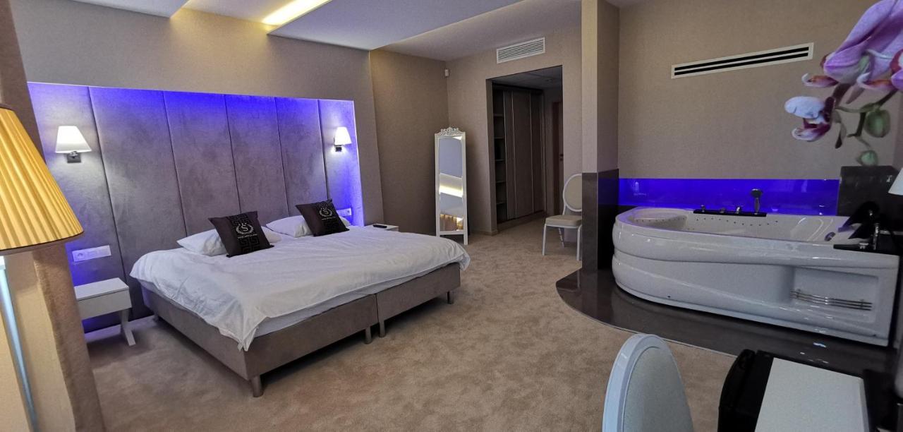 Hotel Sevilla Gold Leczeszyce エクステリア 写真