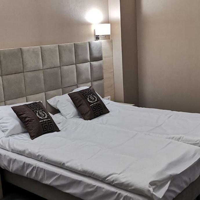 Hotel Sevilla Gold Leczeszyce エクステリア 写真
