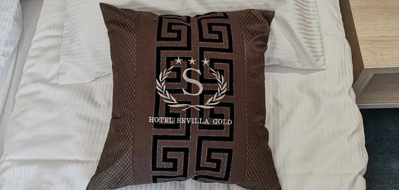 Hotel Sevilla Gold Leczeszyce エクステリア 写真