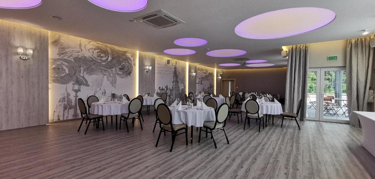 Hotel Sevilla Gold Leczeszyce エクステリア 写真