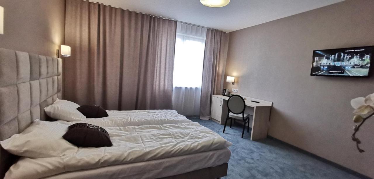 Hotel Sevilla Gold Leczeszyce エクステリア 写真
