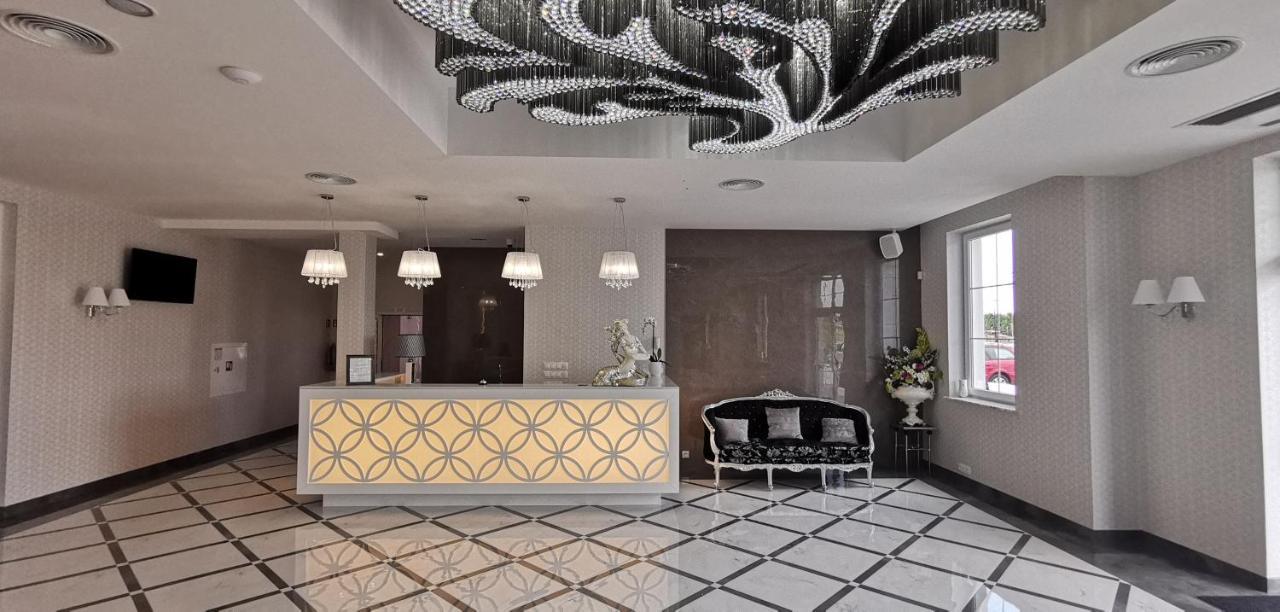 Hotel Sevilla Gold Leczeszyce エクステリア 写真