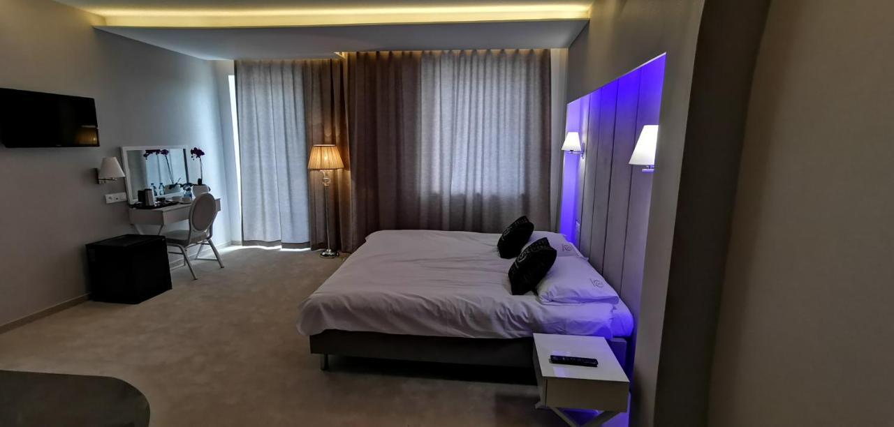 Hotel Sevilla Gold Leczeszyce エクステリア 写真