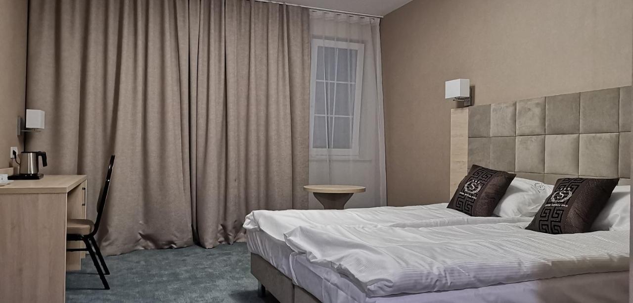 Hotel Sevilla Gold Leczeszyce エクステリア 写真