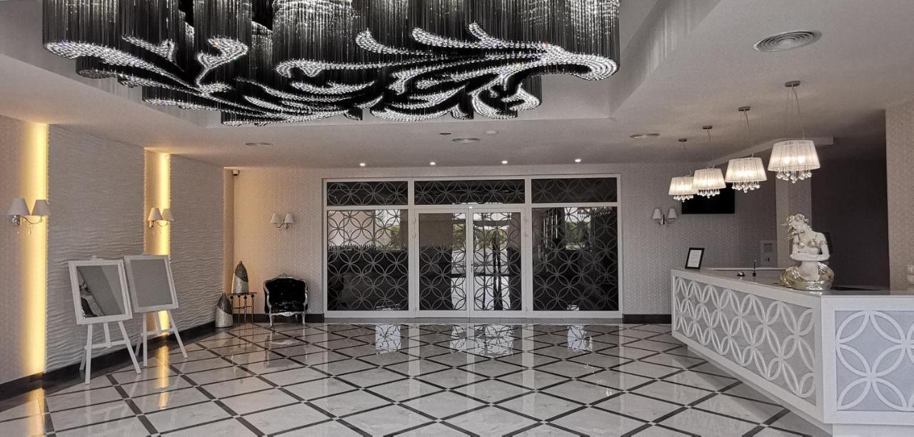 Hotel Sevilla Gold Leczeszyce エクステリア 写真